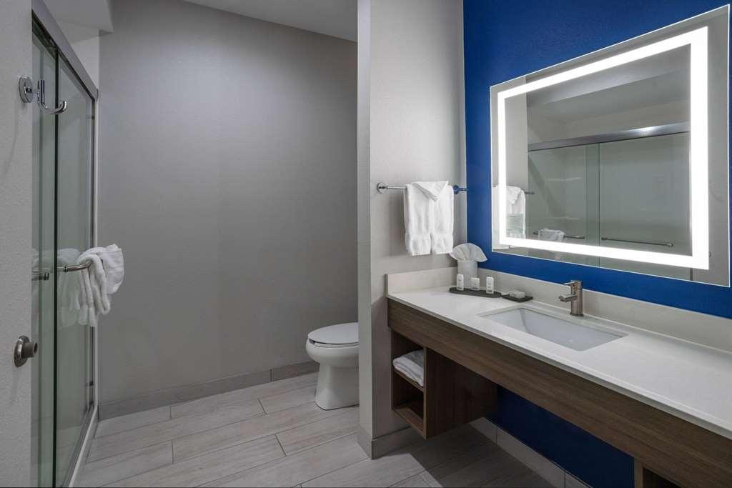 La Quinta Inn & Suites By Wyndham فالدوستا الغرفة الصورة